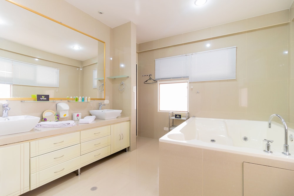 Jetted tub