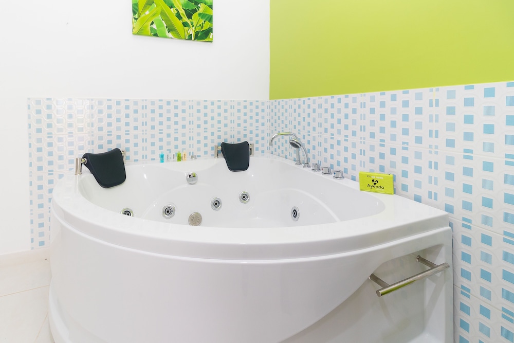 Jetted tub