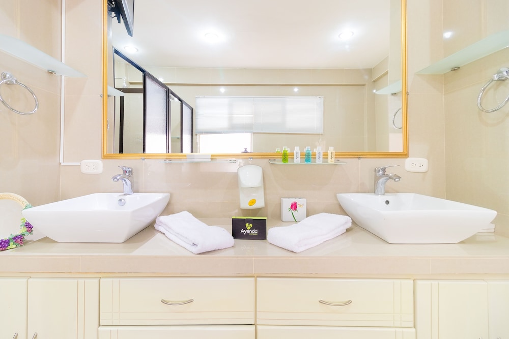 Bathroom sink