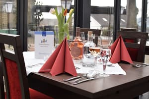 thumbnail: Restaurant