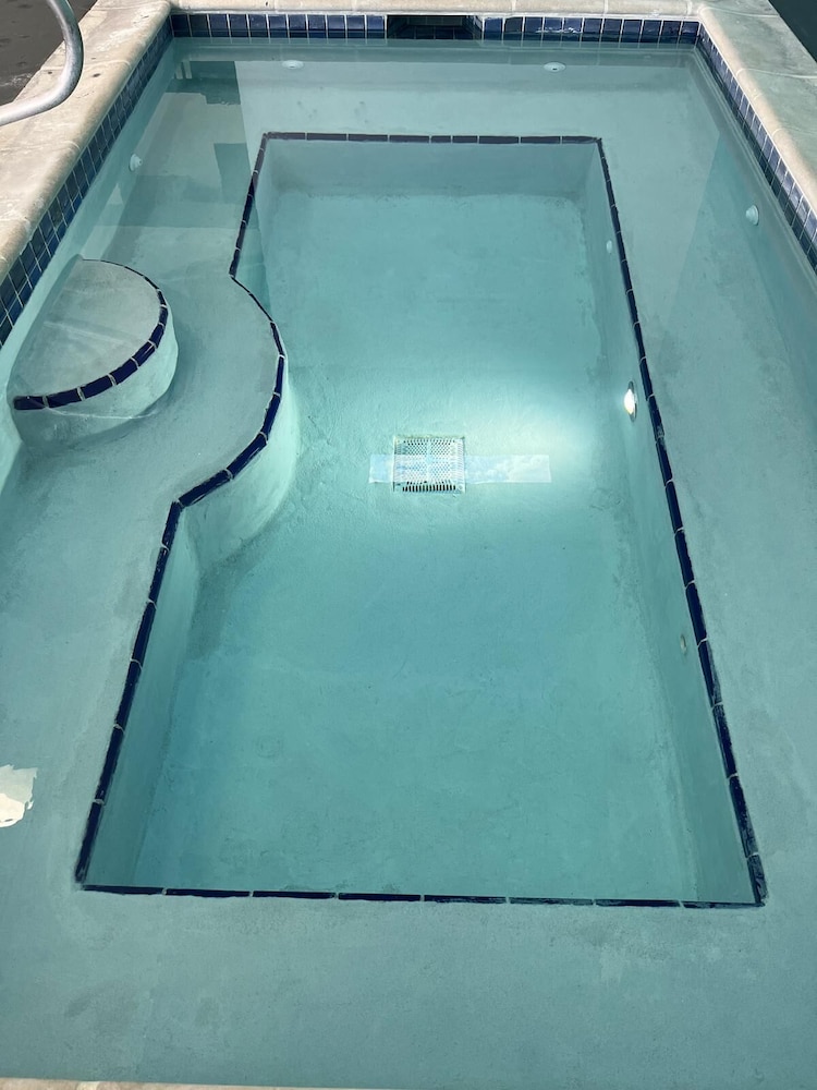 Indoor spa tub