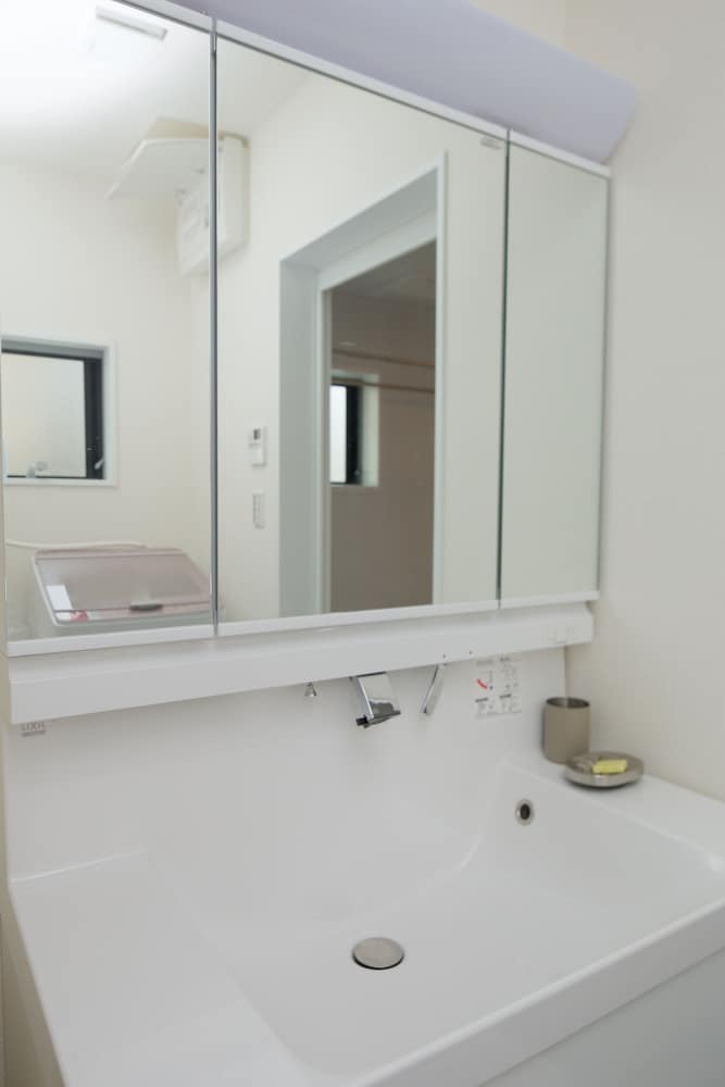 Bathroom sink