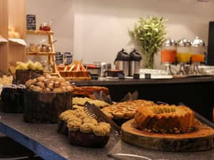 thumbnail: Breakfast area