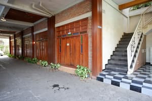 thumbnail: Property entrance