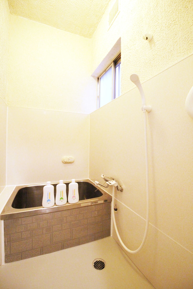 Deep soaking bathtub