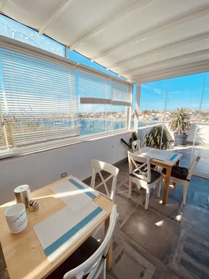 thumbnail: Breakfast area
