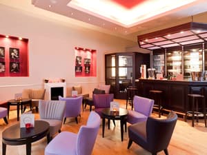 thumbnail: Bar (on property)