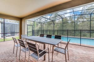 thumbnail: Outdoor dining