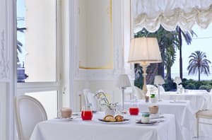 thumbnail: Breakfast area