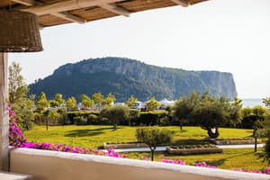 thumbnail: Outdoor dining