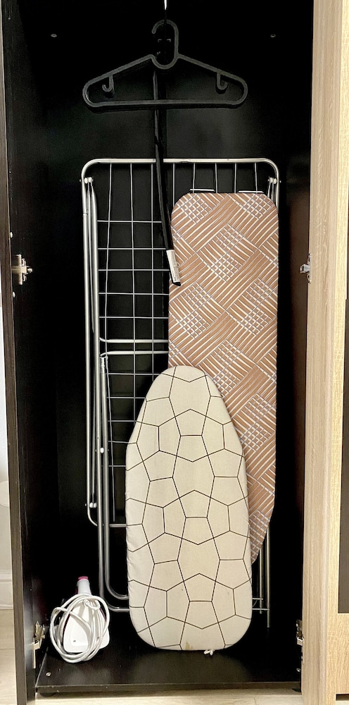 Iron/ironing board