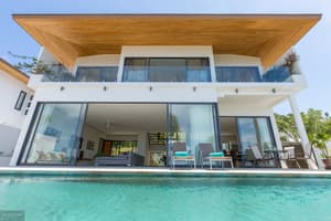 thumbnail: Front of property