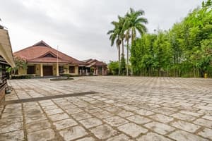 thumbnail: Front of property