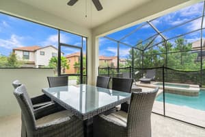 thumbnail: Outdoor dining