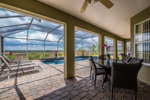 thumbnail: Outdoor dining