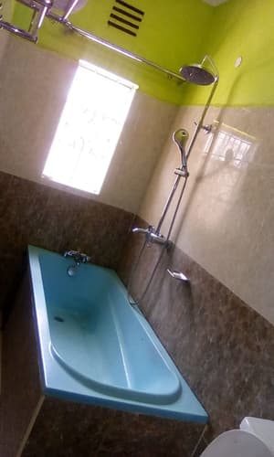 thumbnail: Deep soaking bathtub
