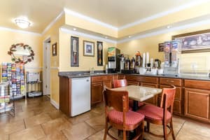 thumbnail: Breakfast area