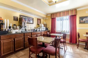 thumbnail: Breakfast area