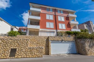 thumbnail: Front of property