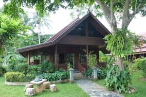 thumbnail: Front of property