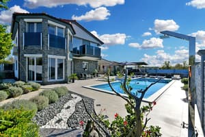 thumbnail: Exterior