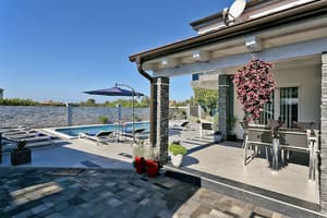 thumbnail: Exterior
