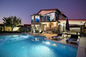 thumbnail: Outdoor pool