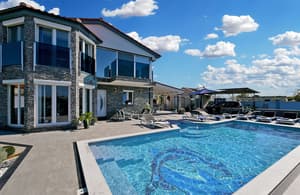 thumbnail: Outdoor pool