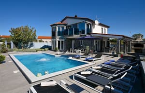 thumbnail: Outdoor pool