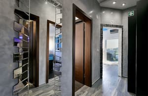 thumbnail: Interior entrance