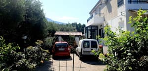 thumbnail: Front of property
