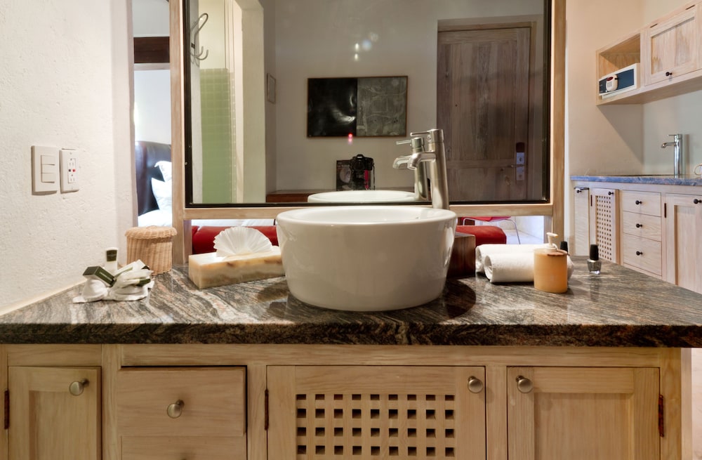 Bathroom sink