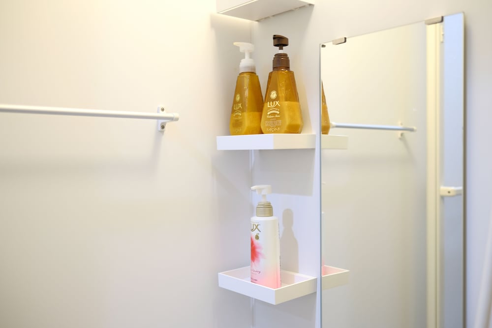 Bathroom amenities