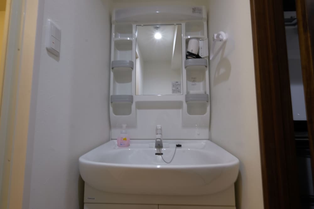 Bathroom sink