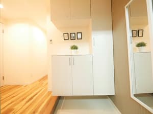 thumbnail: Interior entrance