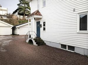 thumbnail: Front of property