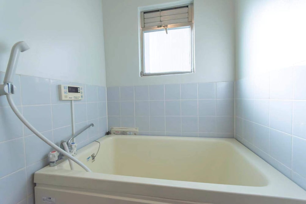 Deep soaking bathtub