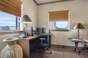 thumbnail: Business center