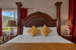 thumbnail: Concierge desk
