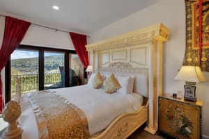 thumbnail: In-room dining