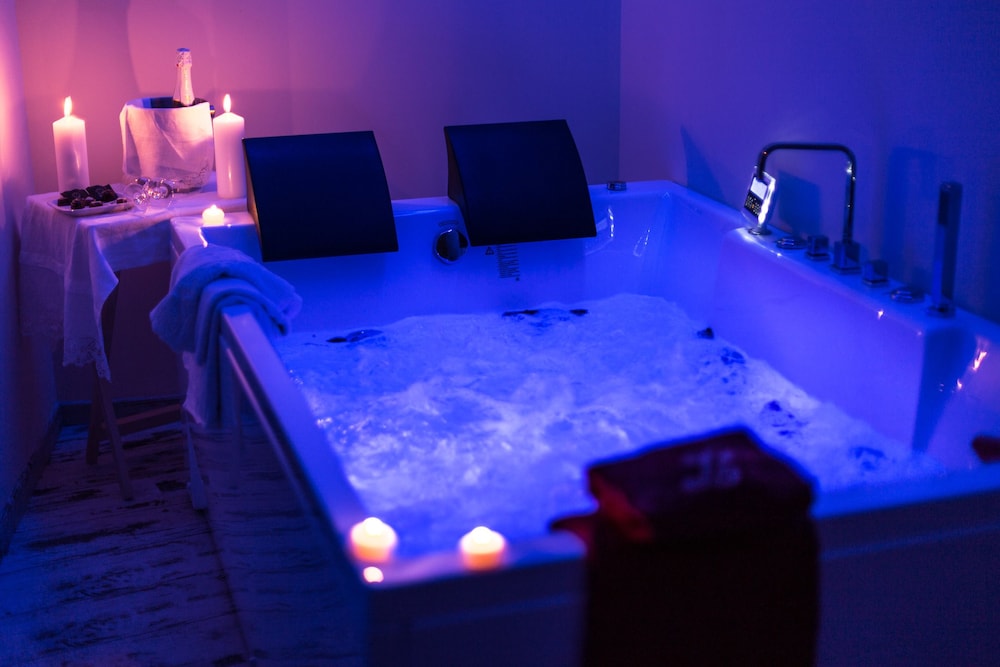 Jetted tub