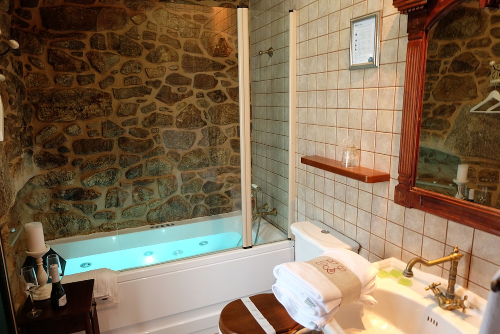 Jetted tub