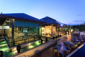 thumbnail: Outdoor dining