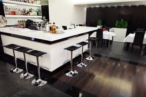 thumbnail: Bar (on property)