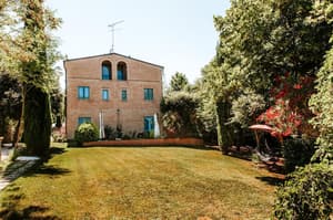 thumbnail: Exterior