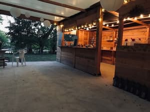 thumbnail: Bar (on property)