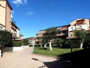 thumbnail: Exterior