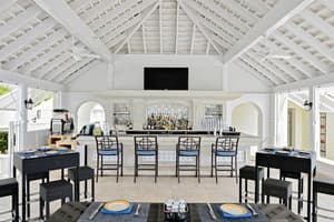 thumbnail: Bar (on property)