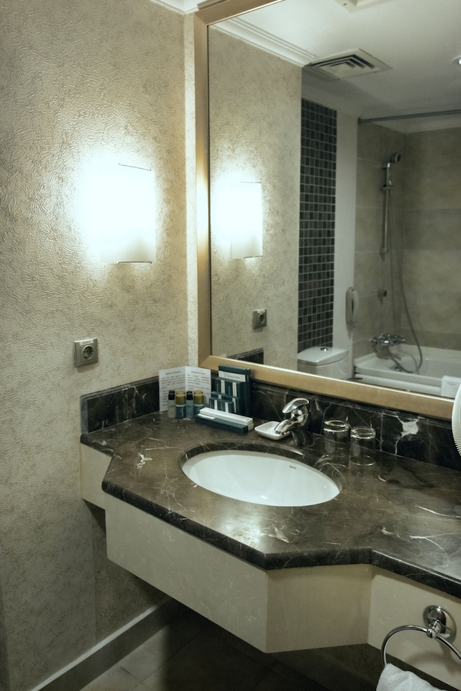 Bathroom sink