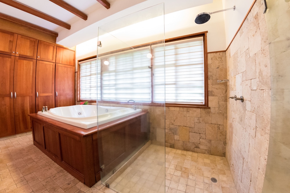 Jetted tub